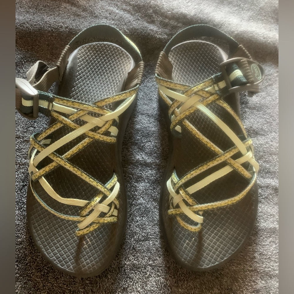 Chaco, sea foam green, size 6, used. Great condition.